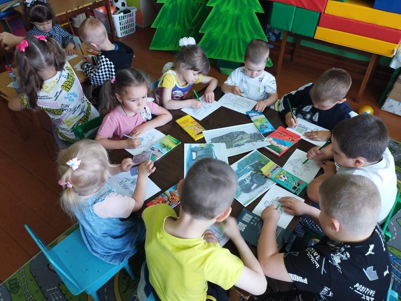 Выставка рисунков.