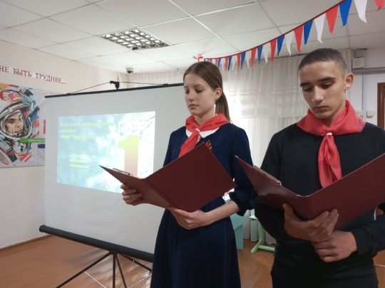 Литературно- музыкальную композицию "Славься ПервоМай..